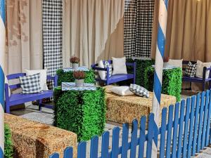 Holzbank blau 1